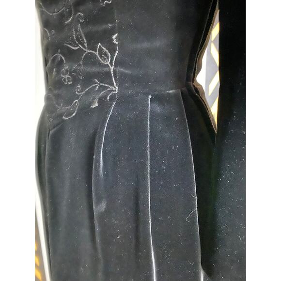 1980s black velvet embroidered Laura Ashley dress pleated puff shoulders 80s sm - Picture 8 of 10